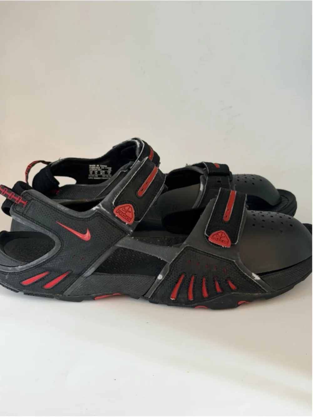 Nike ACG Air Vtg Strap Men’s Sandals Outdoor Black Red Fog Size 15